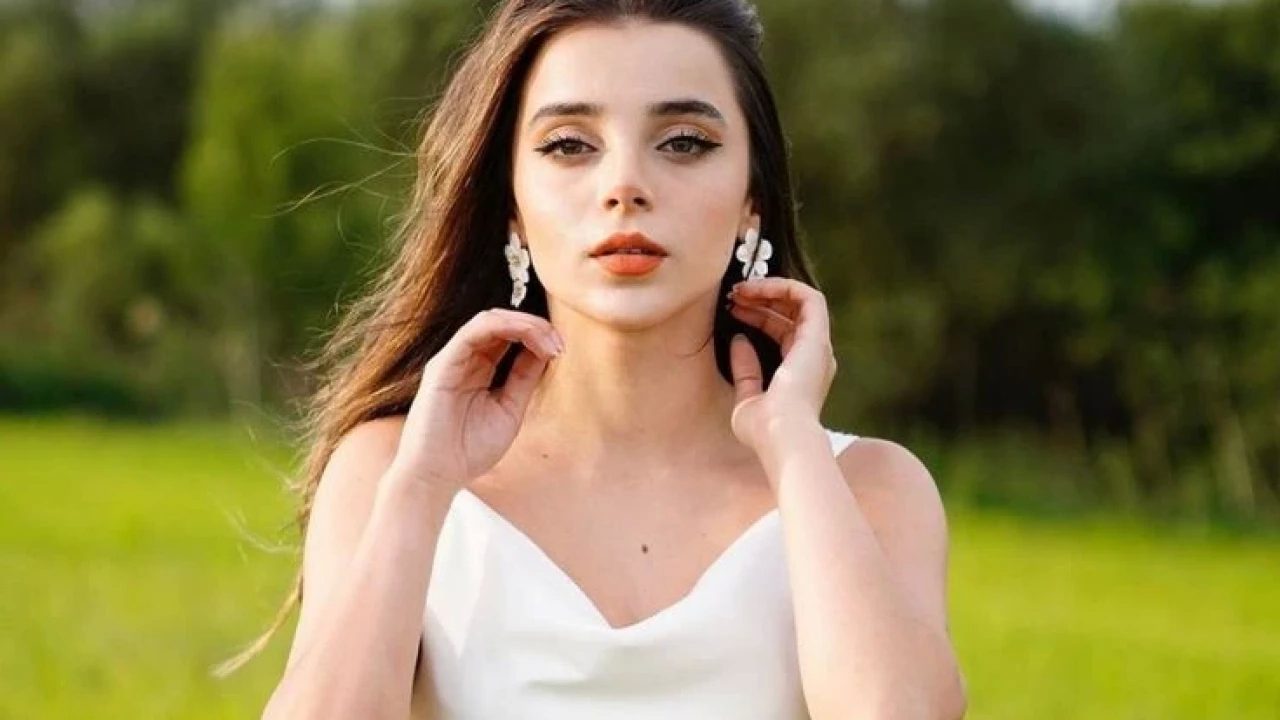 Semiraminta Yeliz Korkmaz Kimdir? Sosyal Medyanın Gözde İsminin Hayatı Mercek