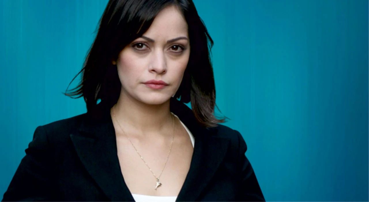 Üç Kuruş dizisine “Azade” karakteriyle dahil olan Sezin Akbaşoğulları’nın hayatı,