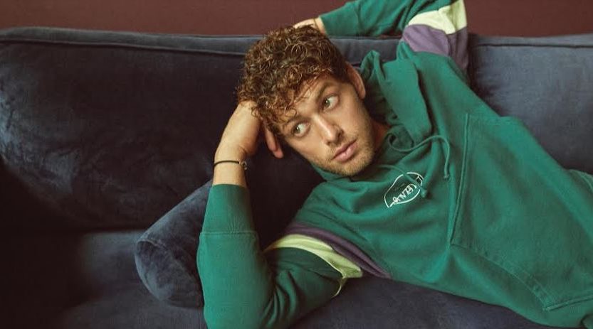 NOW TV’nin dikkat çeken dizisi Taşacak Bu Deniz‘de, Mikael karakteriyle