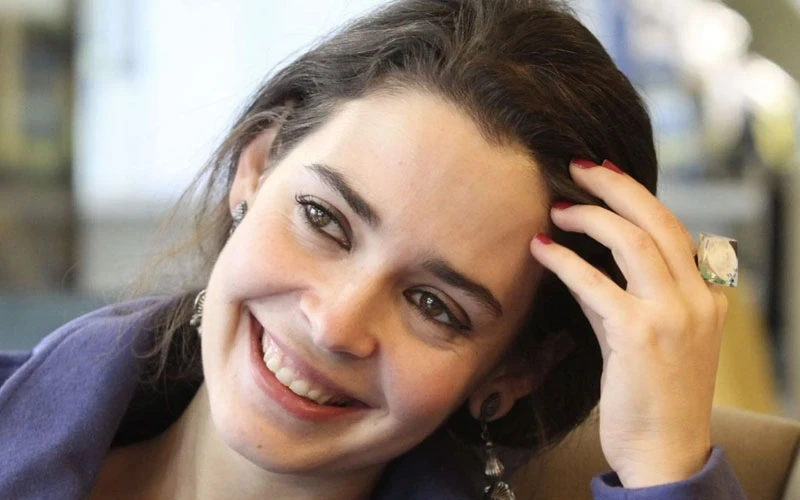 Başarılı oyuncu, yazar ve tarih programcısı Pelin Batu, kariyeri ve