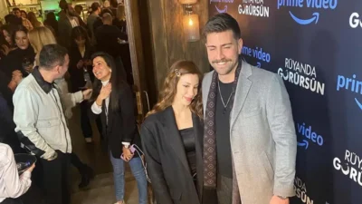 Tarkan konserinde sevgilisi Çağlar Ertuğrul ile birlikte objektiflere yansıyan Kayla