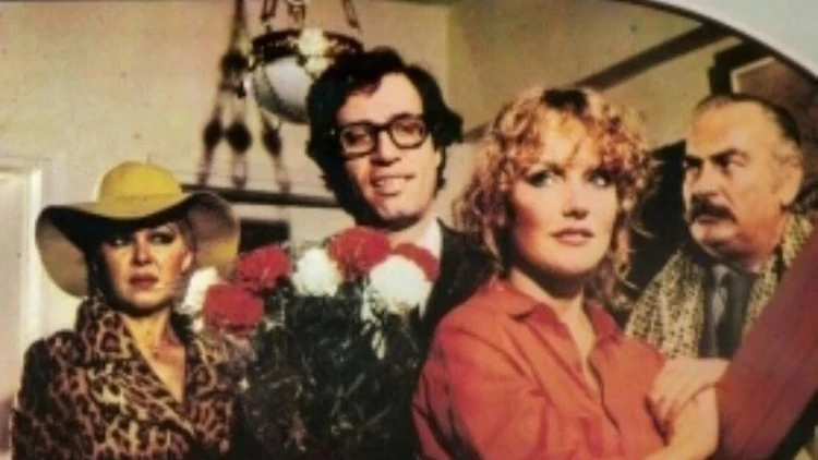 Türk sinemasının unutulmaz yapımlarından Gol Kralı, izleyiciyi hem güldüren hem