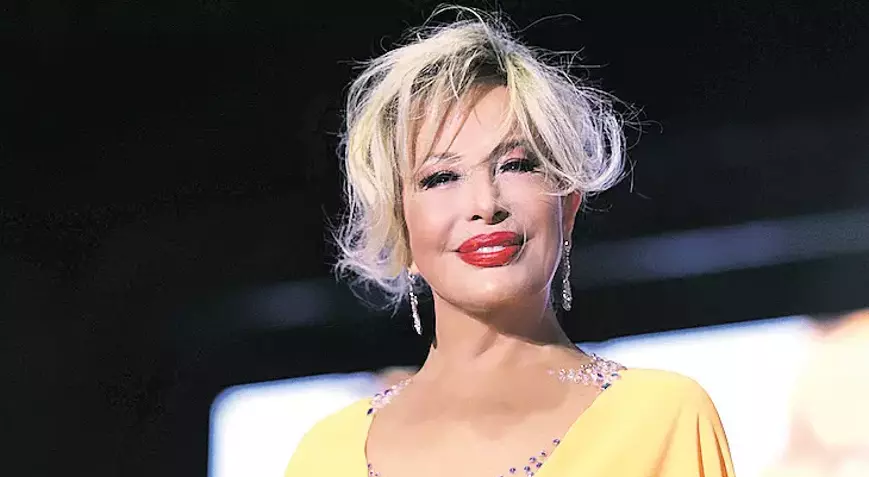 Türk Sanat Müziği’nin sembol ismi, “Mavi Boncuk” şarkısıyla gönüllere taht