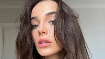 Genç yaşına rağmen hem oyunculuğuyla hem de güzelliğiyle dikkat çeken