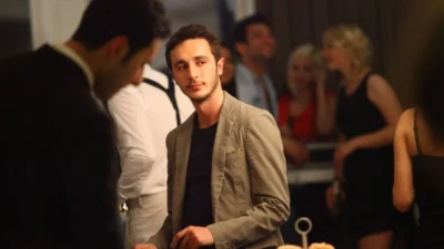 Tiyatro, dizi ve sinema dünyasında kendine sağlam bir yer edinen