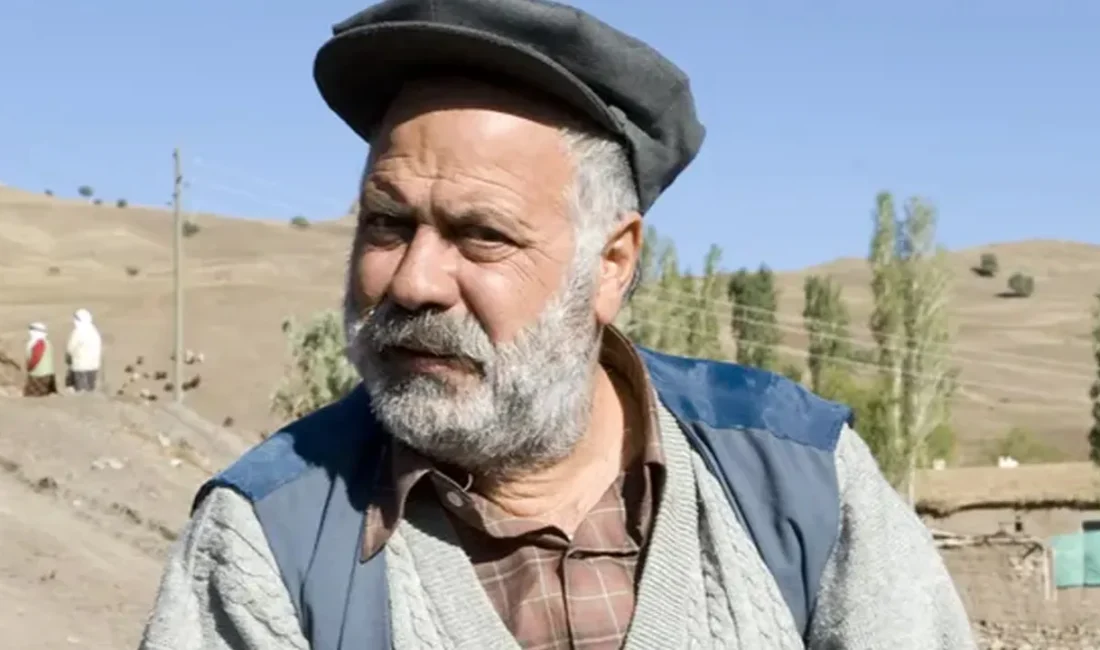 Türk sinema ve televizyon dünyasının usta isimlerinden Ali Tutal, evinde