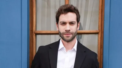 Genç yaşta büyük çıkış yakalayan Burak Berkay Akgül, hem ekran