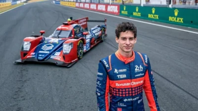 Dijital yarış simülasyonlarından gerçek pistlere uzanan kariyeriyle adını Türkiye spor