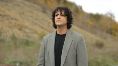 Show TV ekranlarında yayınlanan Deha dizisi, hikâyesi kadar karakterleriyle de