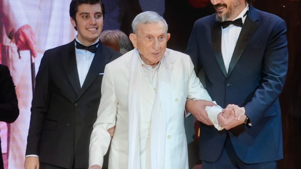 Türk tiyatrosunun yaşayan efsanelerinden biri olarak kabul edilen Haldun Dormen,