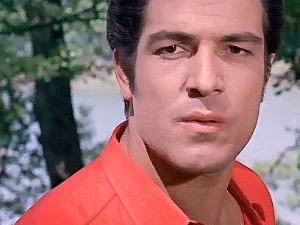 Yeşilçam’ın unutulmaz isimlerinden İzzet Günay, hem oyunculuk kariyeri hem de