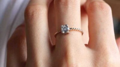 Rüyada yüzük görmek, yüzyıllardır rüya tabirlerinde özel anlamlar yüklenen ve