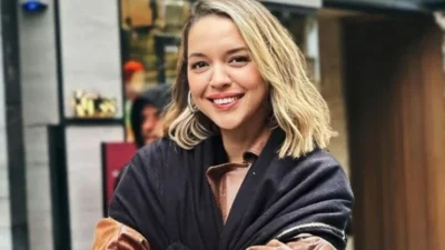 Show TV ekranlarında yayınlanan Sandık Kokusu dizisinde Lale karakteriyle izleyici