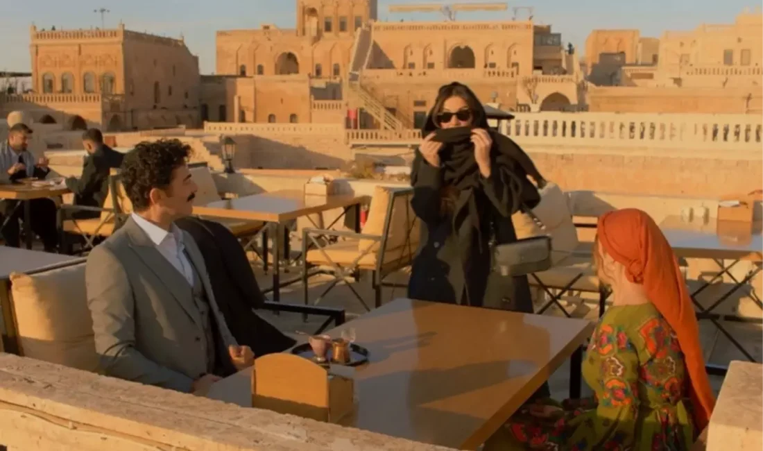 Televizyon ekranlarında yeniden izleyiciyle buluşan Ailenin Şerefi filmi, hem dramatik