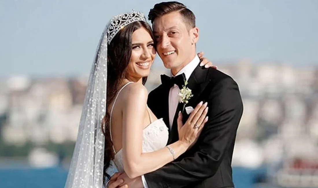 Eski Türkiye Güzeli, oyuncu ve sunucu kimliğiyle tanınan Amine Gülşe,