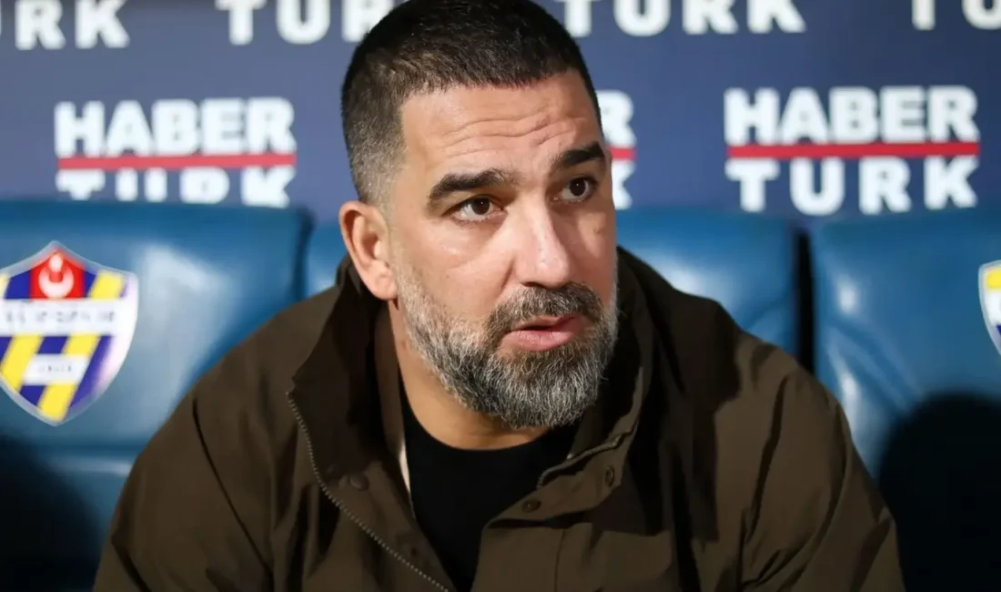 Futbolculuk kariyerini noktaladıktan sonra teknik direktörlük yolculuğuna devam eden Arda