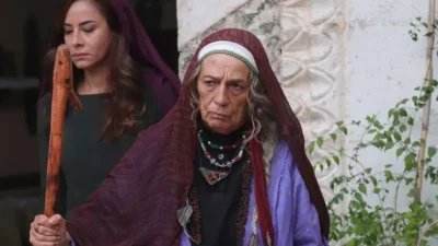 TRT 1 ekranlarında yayınlanan Karaağaç Destanı dizisinde canlandırdığı Paşa Kadın