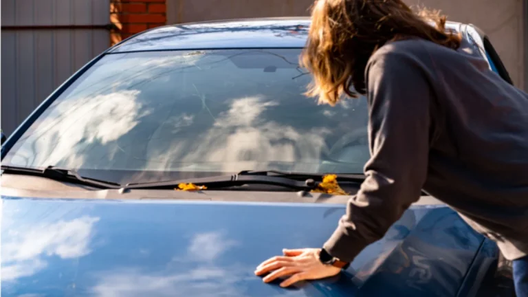 Araba camındaki çizikler, sürücüler için hem estetik hem de güvenlik