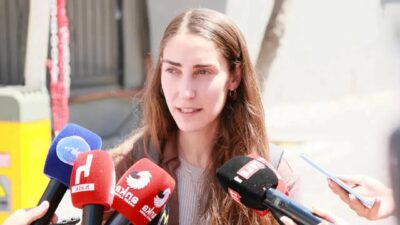 Tunç Soyer’in küçük kızı olarak tanınan Defne Soyer, hukuk eğitimi,