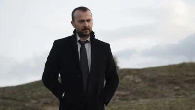 Türk televizyon ve sinema dünyasının sevilen ismi Ali Atay, hem