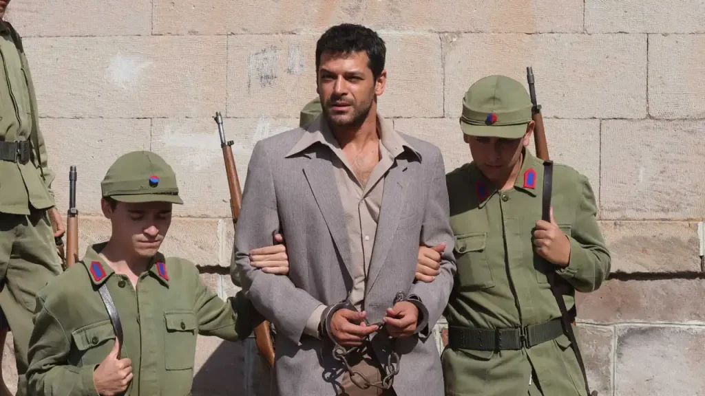 Türk televizyonlarının dikkat çeken yüzlerinden biri haline gelen Emre Kıvılcım,