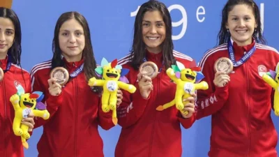 Milli yüzücü Ecem Dönmez, Türk sporunun parlayan yıldızları arasında yer