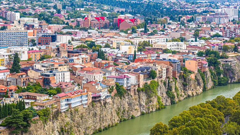 Türk tatilciler ve günübirlik ziyaretçiler için kolay ulaşılabilirliği, vizesiz geçiş