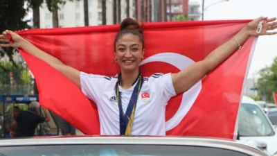 İsthaberler'in haberine göre, Türk sporunun parlayan yıldızlarından biri olan Nafia