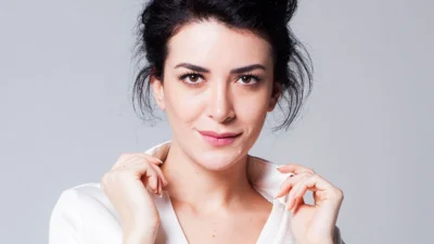 Son dönemin dikkat çeken dizilerinden Bahar’da Çağla karakteriyle karşımıza çıkan