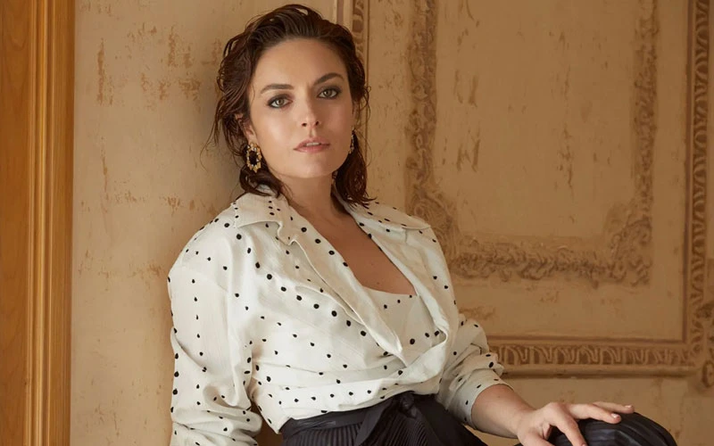 Türkiye'nin en yetenekli kadın oyuncularından biri olan Ezgi Mola, oyunculuk