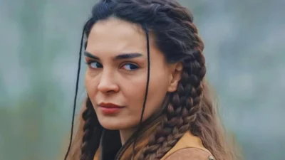 Son dönemin en popüler Türk oyuncularından biri olan Ebru Şahin,
