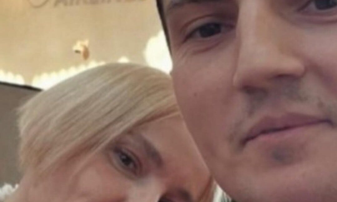 Sahne kostümleriyle adından sıkça söz ettiren, danslarıyla gündeme damga vuran