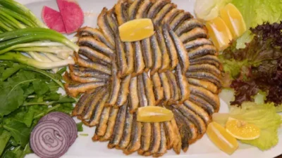 Kış aylarının vazgeçilmez sofralık lezzeti olan hamsi, Karadeniz mutfağının en