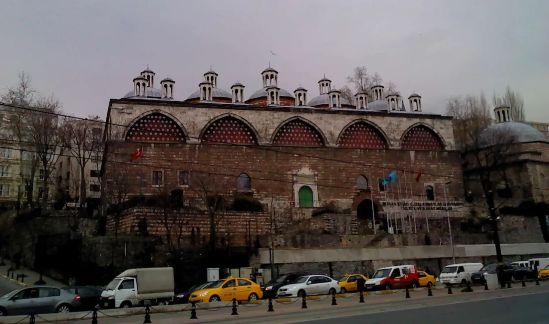 İstanbul, tarih ve sanatın kucaklaştığı yeni bir sergiye daha ev