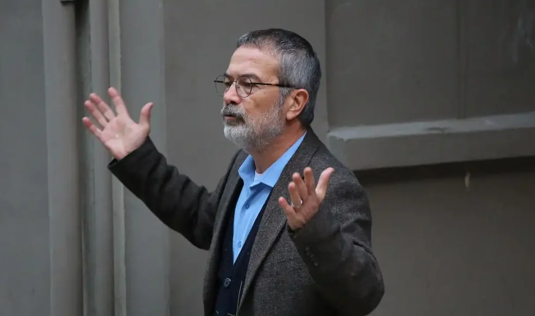 Türkiye’de hem sahne sanatlarında hem ekran projelerinde uzun soluklu bir