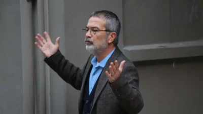 Türkiye’de hem sahne sanatlarında hem ekran projelerinde uzun soluklu bir