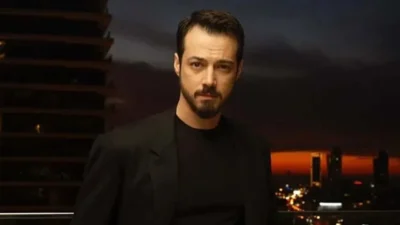 Son dönemin en çok konuşulan erkek oyuncularından biri olan Mert