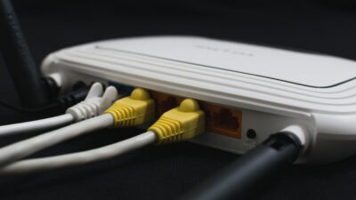 Günün ilk saatlerinde birçok internet kullanıcısı modemlerindeki kırmızı ışıkla karşılaştı