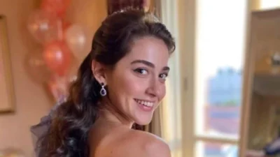 Bahar dizisinde Aziz Uras’ın sevgilisi Seren’i canlandıran Nil Sude Albayrak,