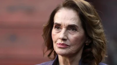 Türk sinemasının usta isimlerinden Nur Sürer, hem oyunculuk kariyeriyle hem