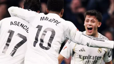 Santiago Bernabeu tribünlerinden yükselen protesto sesleri, sahadaki oyunun önüne geçerken,