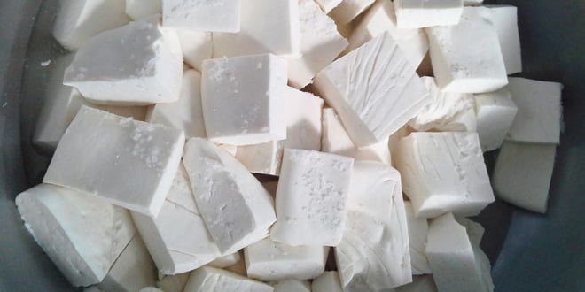 Evde sağlıklı, katkısız ve uzun ömürlü bir salamura peynir hazırlamak