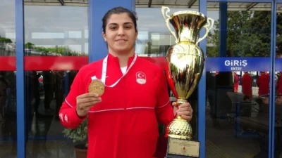 Türkiye’nin olimpiyat tarihindeki ilk ve tek kadın boks altın madalyasını