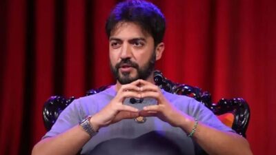 Şarkıları kadar yaptığı sıra dışı açıklamalarla da sık sık gündeme