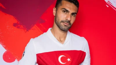 Roma forması giyen milli futbolcu Zeki Çelik, sezon sonu yaklaşırken