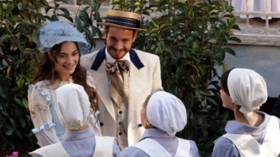 NOW ekranlarında yayınlanan Şakir Paşa Ailesi: Mucizeler ve Skandallar dizisiyle