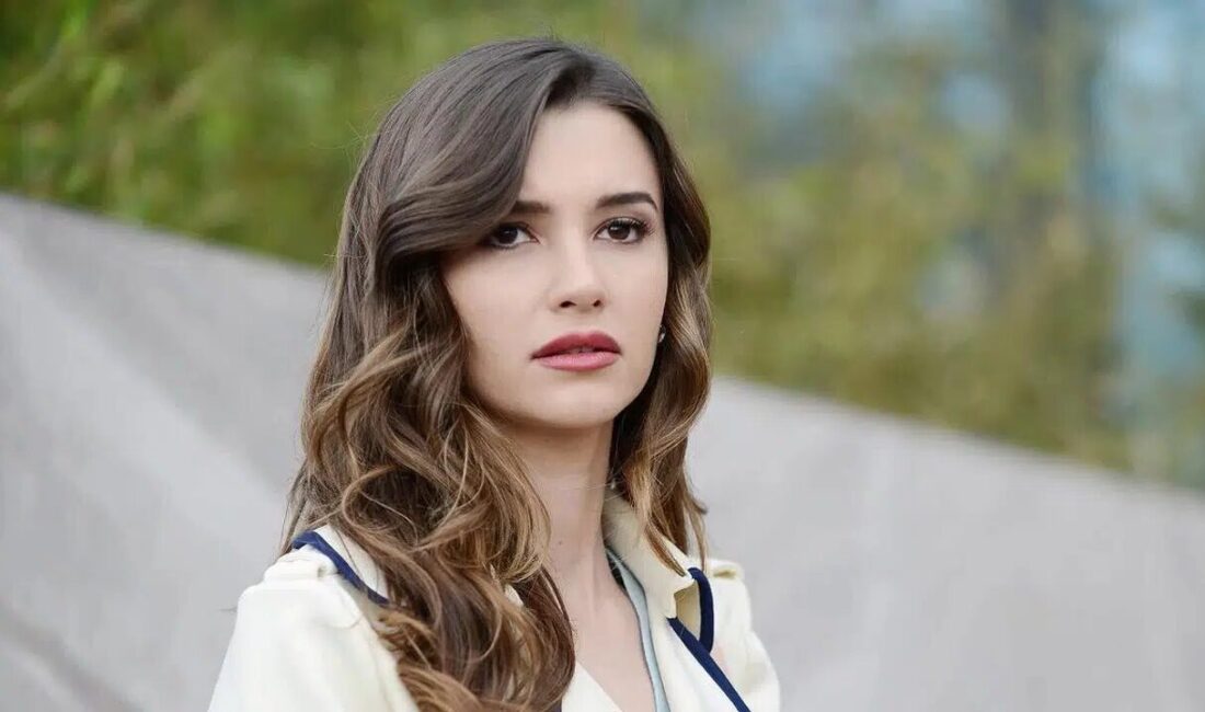 Güzellik yarışmalarındaki başarısı ve oyunculuk performansıyla adından söz ettiren Leyla