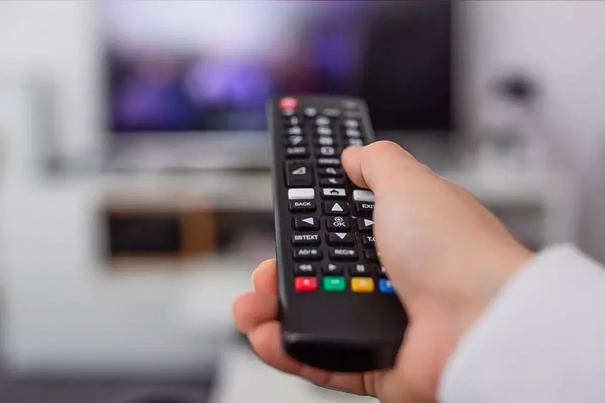 NOW TV ekranlarında yayınlanan ve başrollerinde Hilal Altınbilek ile Burak