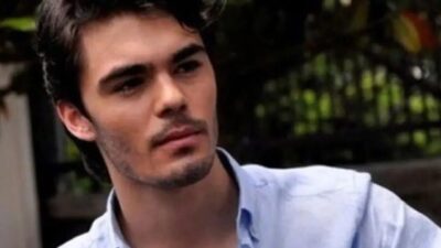 Türk pop müziğinin 1990’lı yıllarına damga vuran isimlerden biri olan