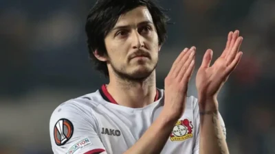 İran futbolunun en önemli yıldızlarından Sardar Azmoun, bu kez attığı